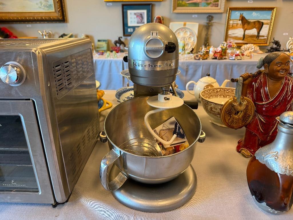 KITCHEN AID COUNTERTOP 5 QT MIXER WITH TWO ATTACHEMENTS AND MIXINGBOWL - 14