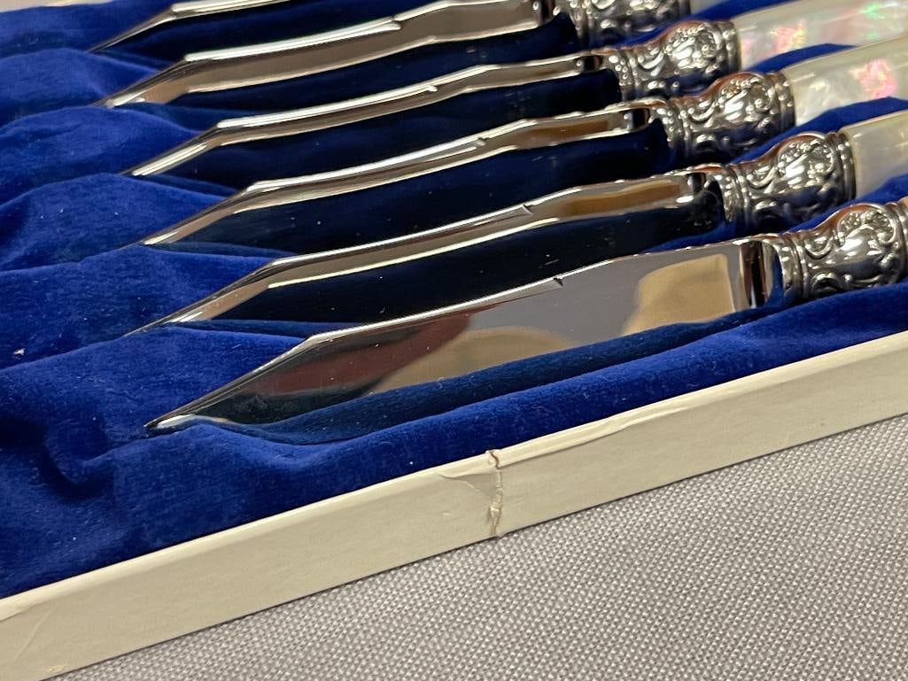 HOUSE OF LEWITT MOTHER OF PEARL HANDLED KNIVES WITH MOTHER OF PEARL HANDLES AND STERLING COLLARS - 9