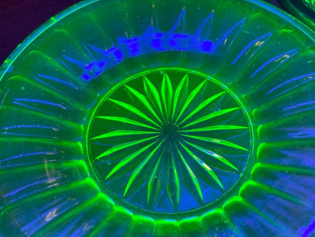 HAZEL ATLAS RIBBON PATTERN PLATE 1930-1935 AND DEPRESSION ERA DIVIDED NUT / CANDY DISH URANIUM GL... - 4