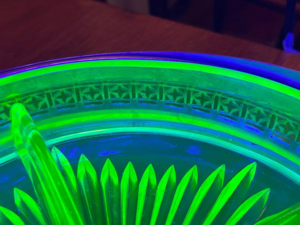 HAZEL ATLAS RIBBON PATTERN PLATE 1930-1935 AND DEPRESSION ERA DIVIDED NUT / CANDY DISH URANIUM GL... - 6