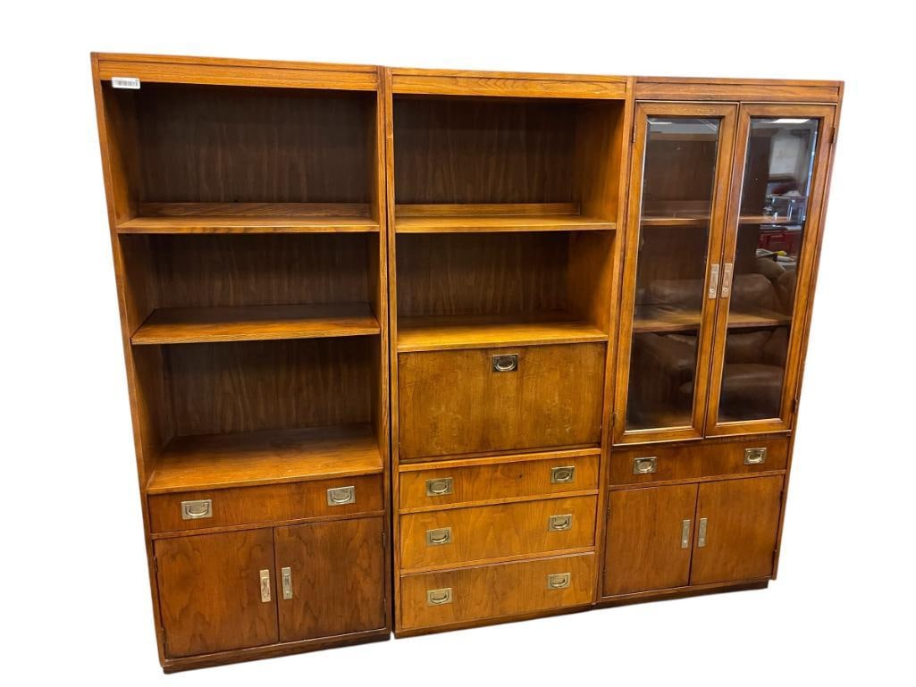 1970'S THREE PIECE LIGHTED CABINET DISPLAY (1 of 9)