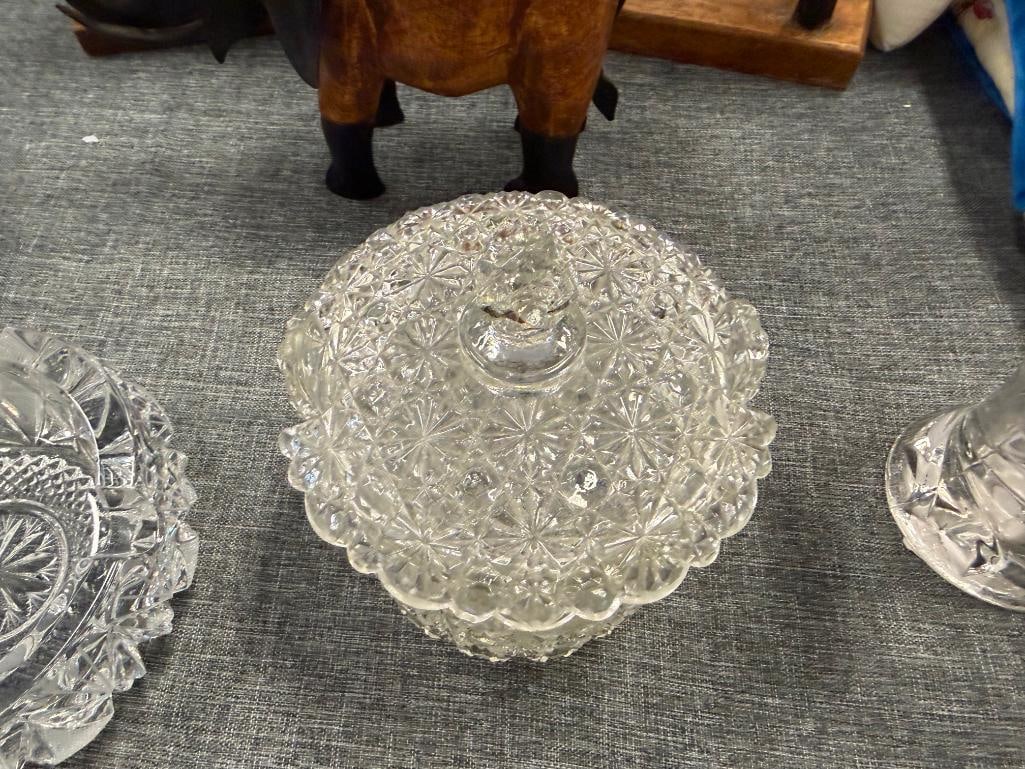 VINTAGE FENTON DAISY BUTTON BISCUIT JAR AND OTHER COLELCTIBLE GLASSWARE - 10