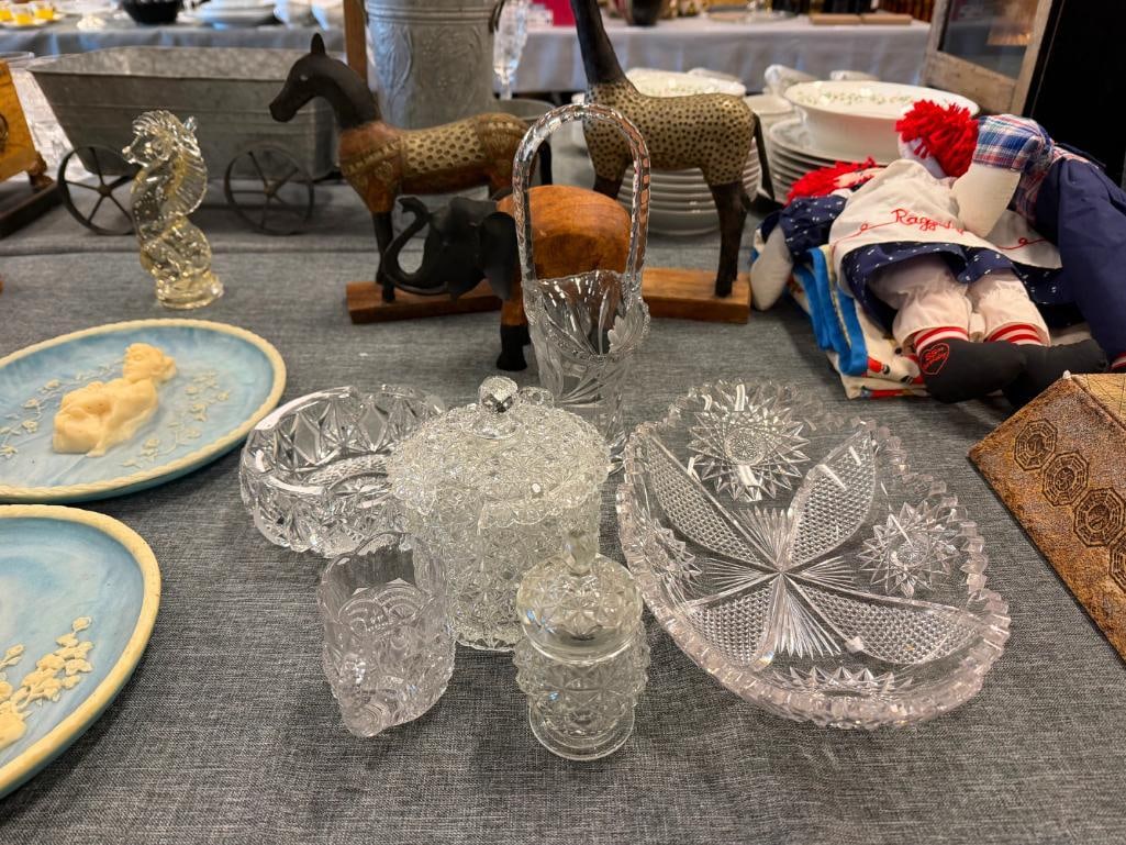 VINTAGE FENTON DAISY BUTTON BISCUIT JAR AND OTHER COLELCTIBLE GLASSWARE - 2