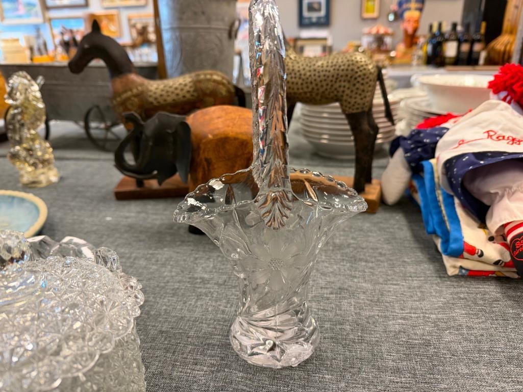 VINTAGE FENTON DAISY BUTTON BISCUIT JAR AND OTHER COLELCTIBLE GLASSWARE - 5