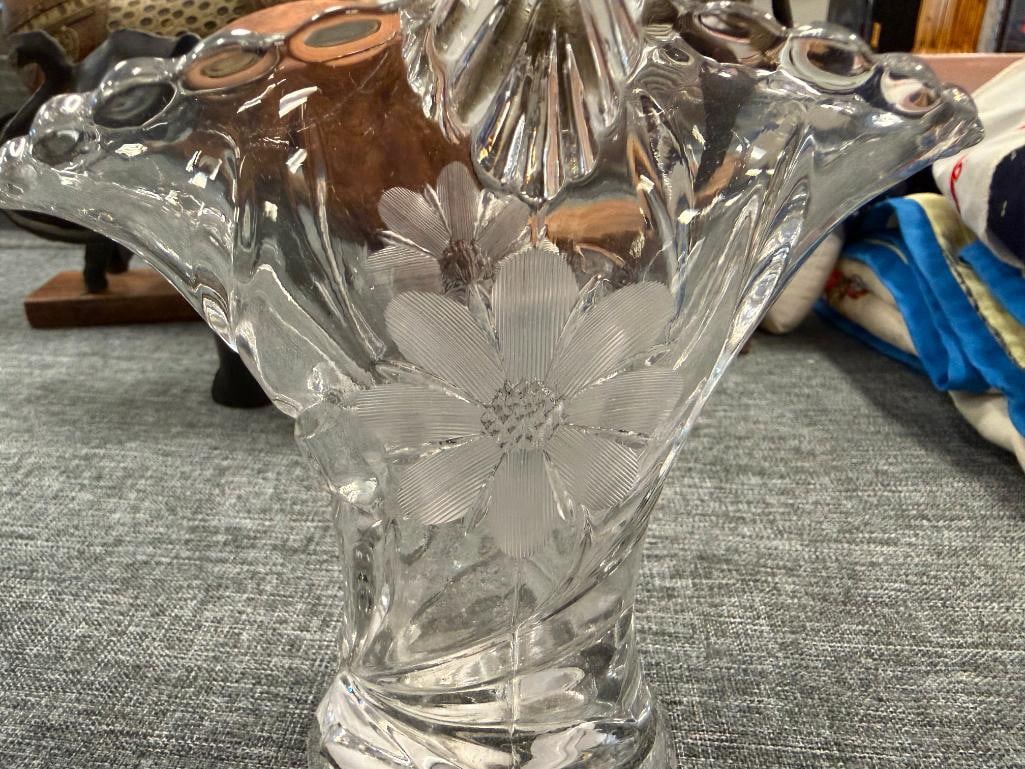 VINTAGE FENTON DAISY BUTTON BISCUIT JAR AND OTHER COLELCTIBLE GLASSWARE - 6