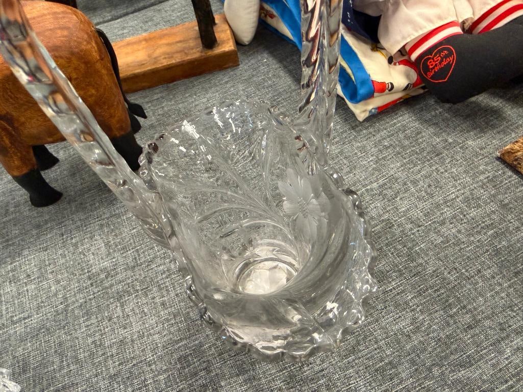 VINTAGE FENTON DAISY BUTTON BISCUIT JAR AND OTHER COLELCTIBLE GLASSWARE - 7