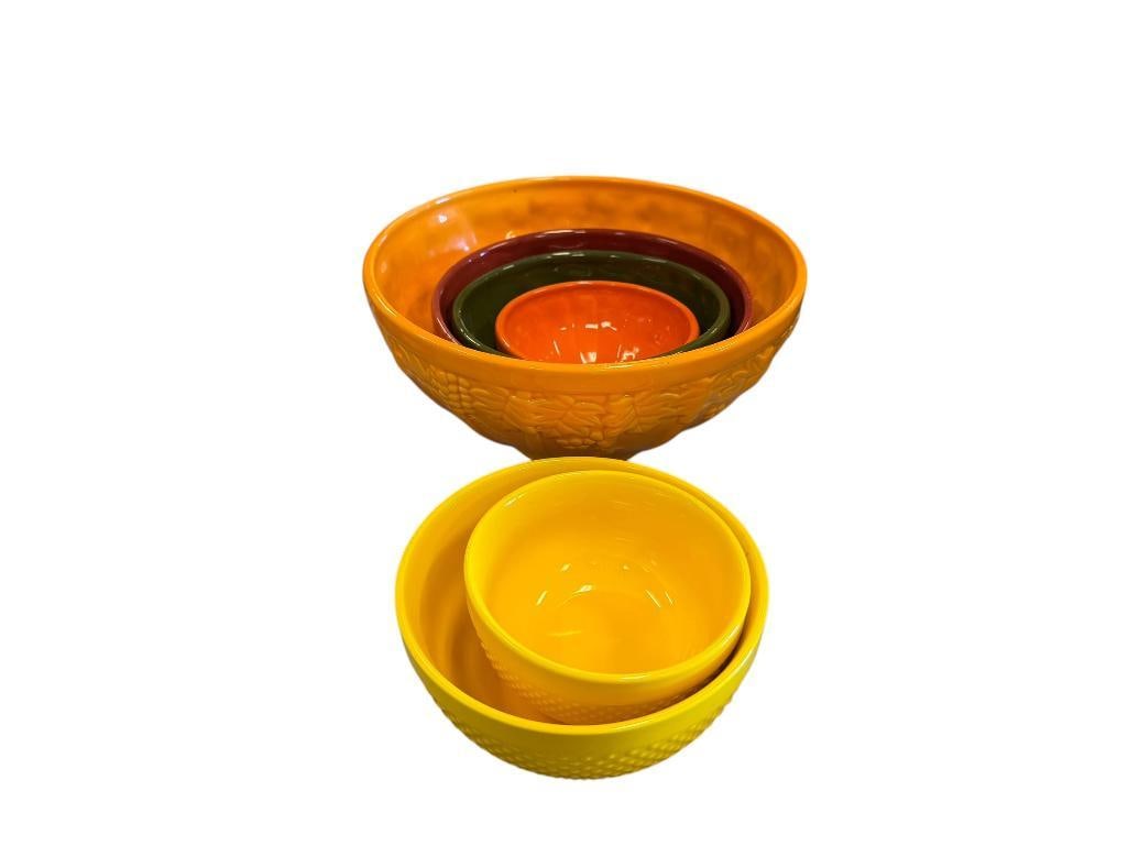 SIX NESTING MIXING BOWLS INCLUDING A SET OF FOUR GRAPE PATTERN FALL THEMED BOWLS AND TWO DOTTED (1 of 14)