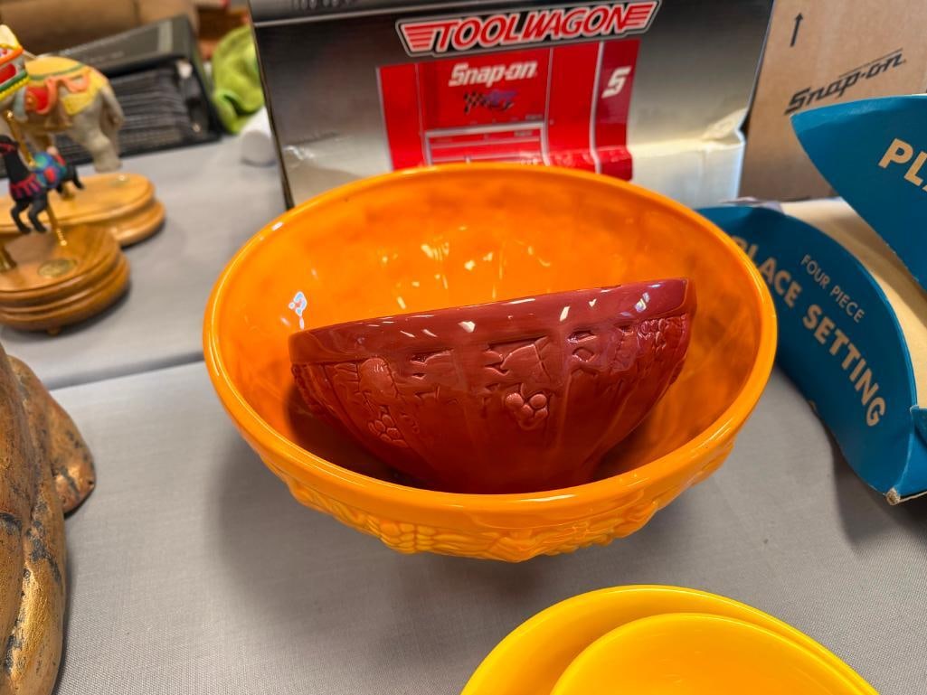 SIX NESTING MIXING BOWLS INCLUDING A SET OF FOUR GRAPE PATTERN FALL THEMED BOWLS AND TWO DOTTED - 7