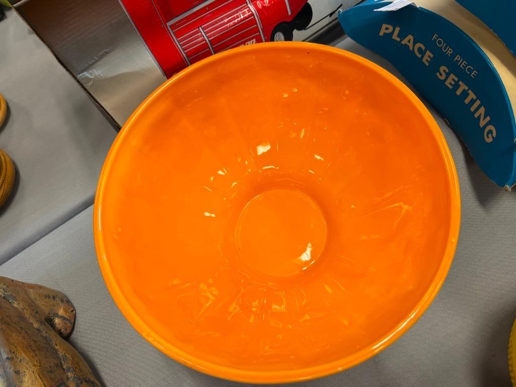 SIX NESTING MIXING BOWLS INCLUDING A SET OF FOUR GRAPE PATTERN FALL THEMED BOWLS AND TWO DOTTED - 9