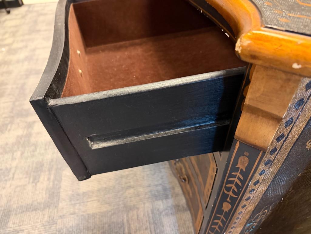 VINTAGE ASIAN LAQCUERED CHINOISERIE CHEST OF DRAWERS FEATURING HANDPAINTED DECORATIONS - 12