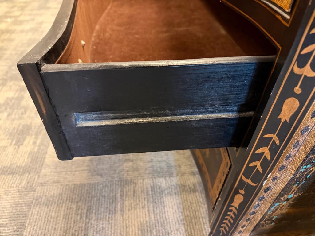 VINTAGE ASIAN LAQCUERED CHINOISERIE CHEST OF DRAWERS FEATURING HANDPAINTED DECORATIONS - 18