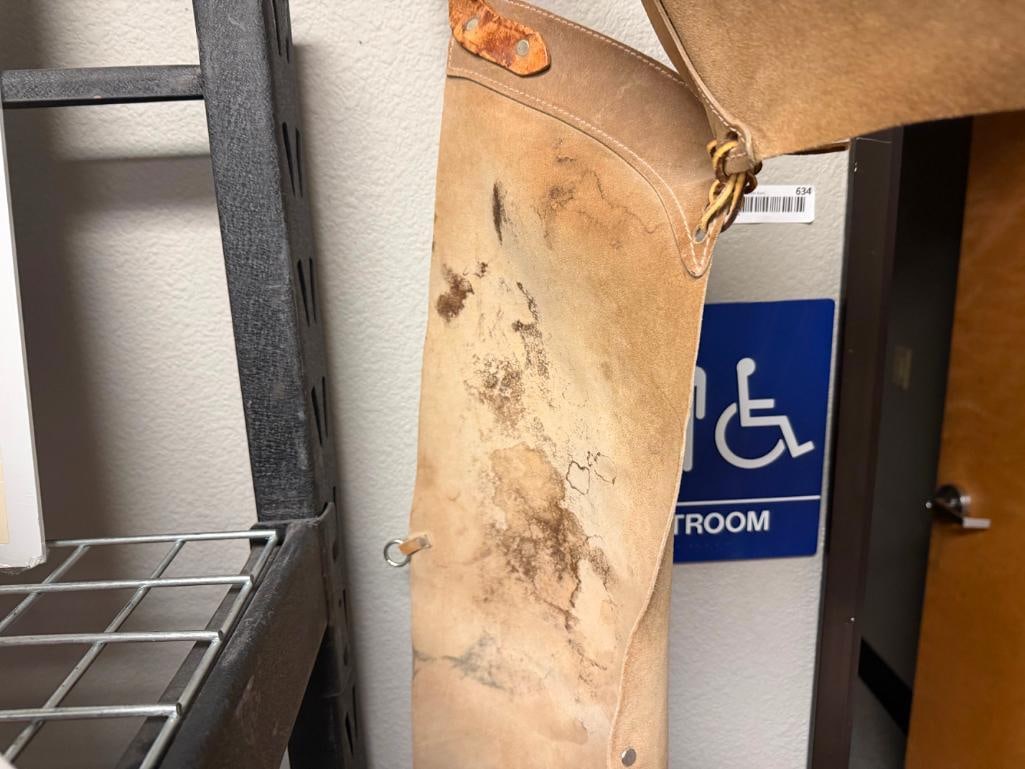 PAIR OF WESTERN LEATHER CHINKS AND A CHILD'S PAIR OF PURPLE LEATHER CHAPS - 7