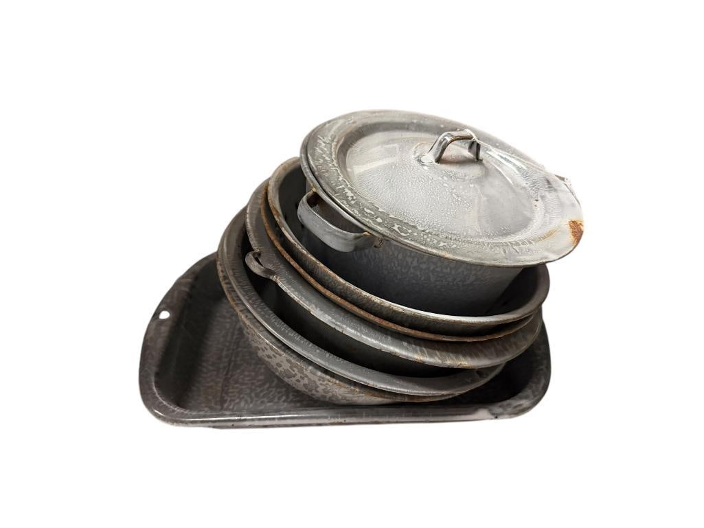 NINE VINTAGE PIECES OF GRANITEWARE INCLUDING VARIOUS COOKING DISHES AND STRAINERS: FAIR CONDITION WITH SOME RUST LARGEST IS 14" X 10" X 2 1/4" 