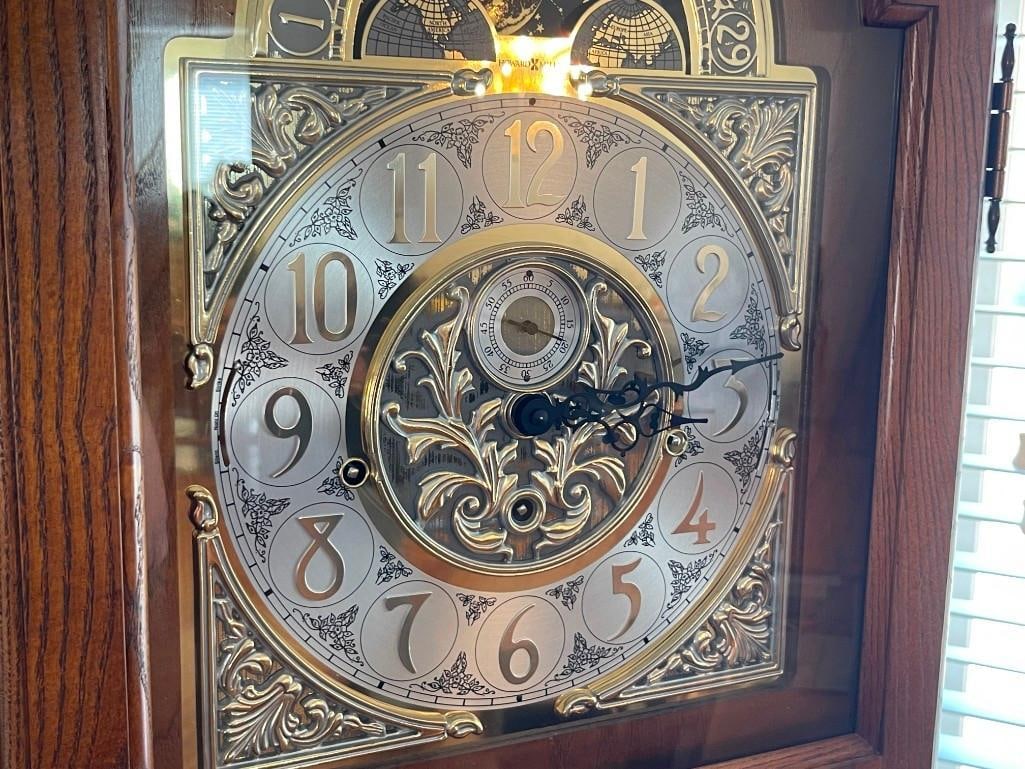ELEGANT HOWARD MILLER MODEL 610 - 940 CABLE DRIVEN CURIO CABINET GRANDFATHER CLOCK - 11
