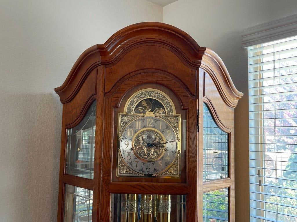 ELEGANT HOWARD MILLER MODEL 610 - 940 CABLE DRIVEN CURIO CABINET GRANDFATHER CLOCK - 2