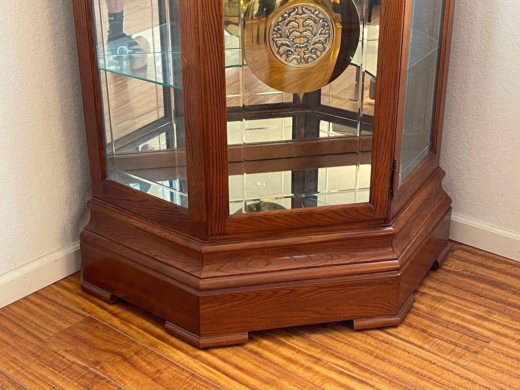 ELEGANT HOWARD MILLER MODEL 610 - 940 CABLE DRIVEN CURIO CABINET GRANDFATHER CLOCK - 4