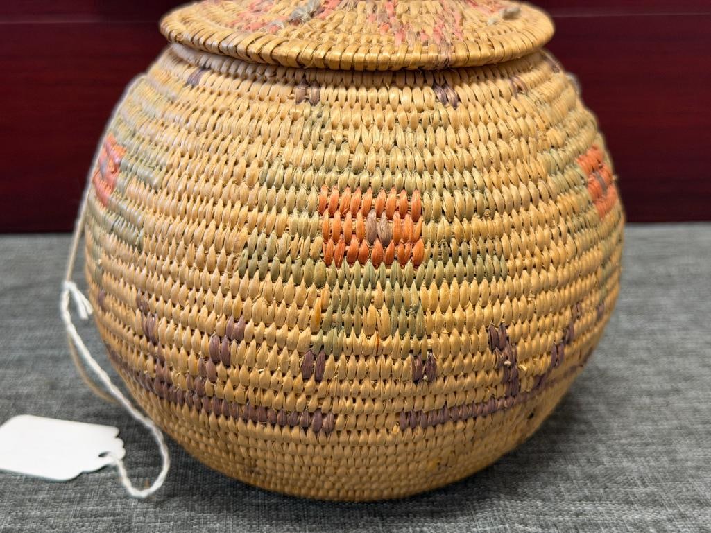 EARLY 20TH CENTURY LATE 19TH CENTURY PAUITE / WASHOE NATIVE AMERICAN POLYCHROME LIDDED BASKET - 2