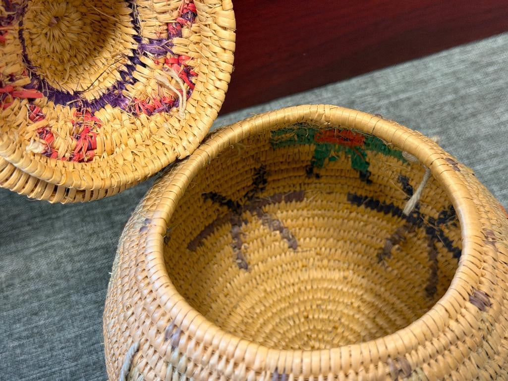 EARLY 20TH CENTURY LATE 19TH CENTURY PAUITE / WASHOE NATIVE AMERICAN POLYCHROME LIDDED BASKET - 5