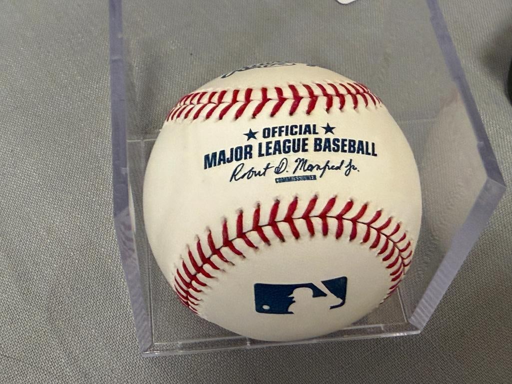 MADISON BUMGARNER AUTOGRAPHED BASEBALL MLB AUTHENTICATED - 4