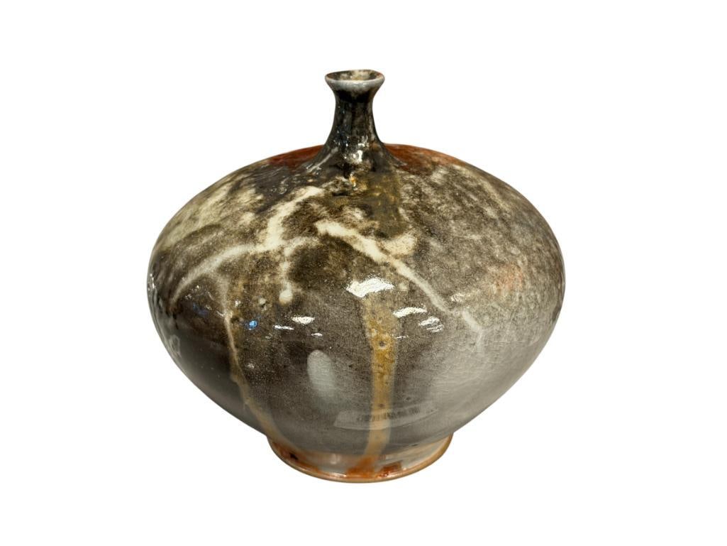 20TH CENTURY MINO / WOOD ASH DRIP GLAZE MOON ART POTTERY POT SIGNED: SMALL FLUTED RIM, SIGNED ON THE BOTTOM, NO CHIPS OR CRACKS 6 1/2" H