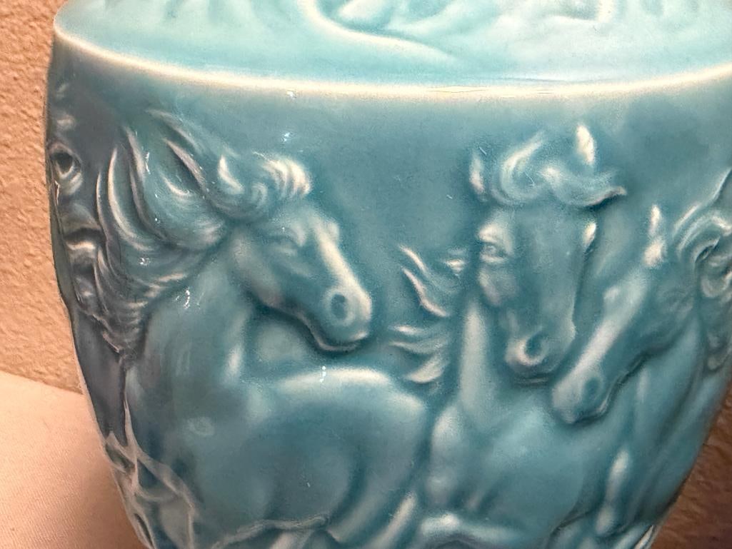 VINTAGE CHINESE PORCELAIN GLAZED VASE WITH QIANLONG SEAL MARK GALLOPING HORSES IN RELIEF MOTIF - 3