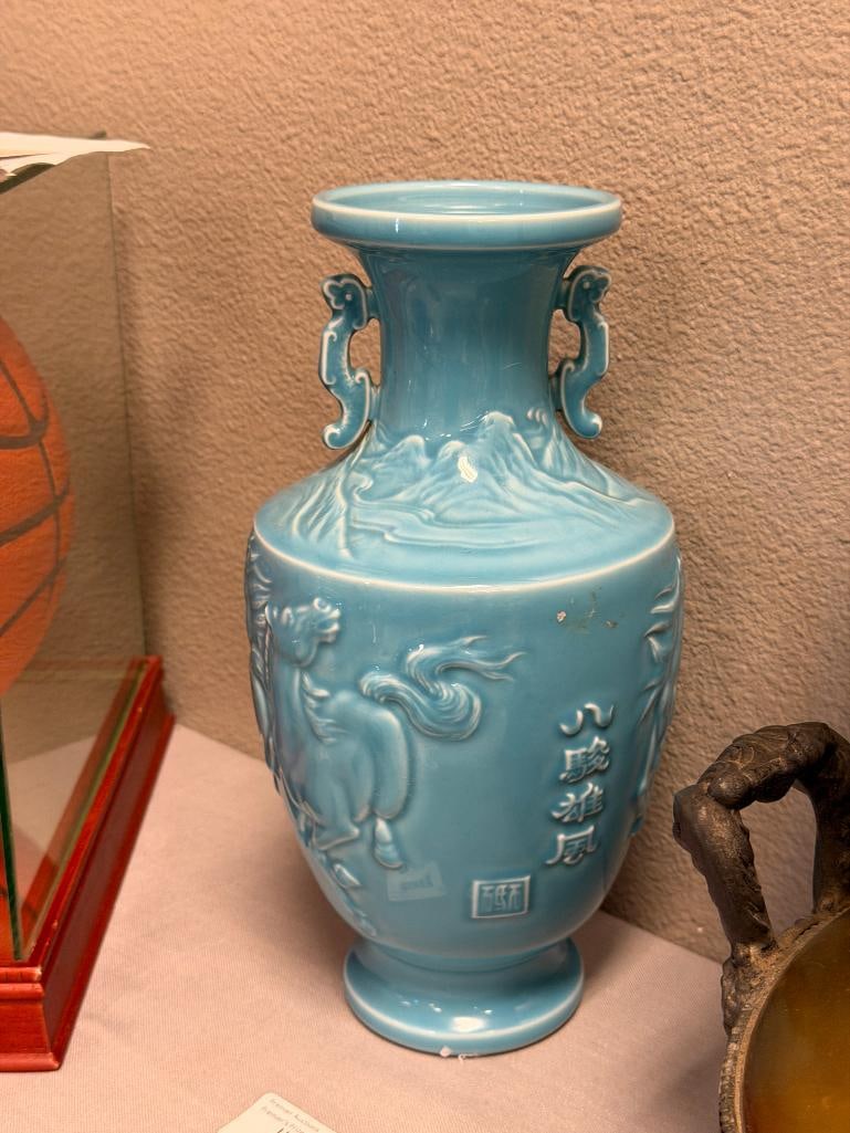 VINTAGE CHINESE PORCELAIN GLAZED VASE WITH QIANLONG SEAL MARK GALLOPING HORSES IN RELIEF MOTIF - 5