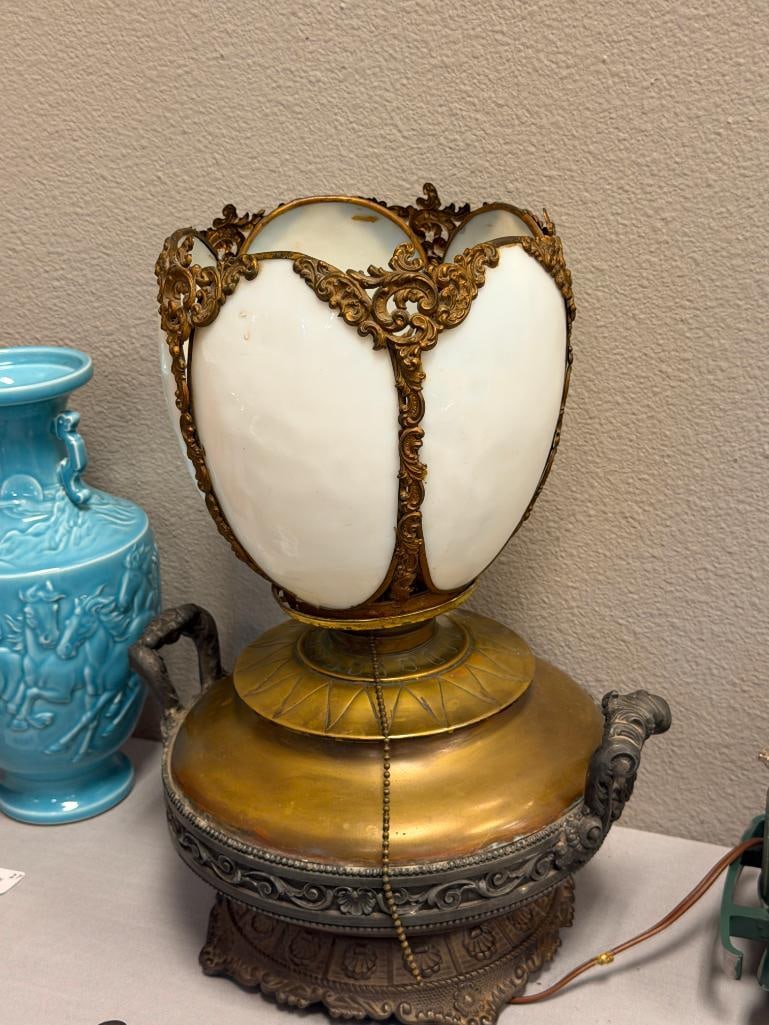 ANTIQUE BRADLEY & HUBBARD ART NOUVEAU STYLE ORNATE PARLOR LAMP WITH ENCASED GLASS SHADE - 2