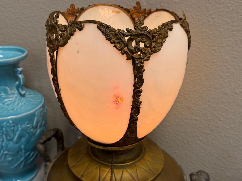 ANTIQUE BRADLEY & HUBBARD ART NOUVEAU STYLE ORNATE PARLOR LAMP WITH ENCASED GLASS SHADE - 4