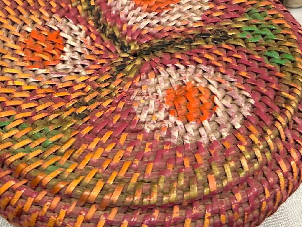 20TH CENTURY HAND WOVEN LIDDED BASKET WITH HAND PAINTED DESIGN - 3