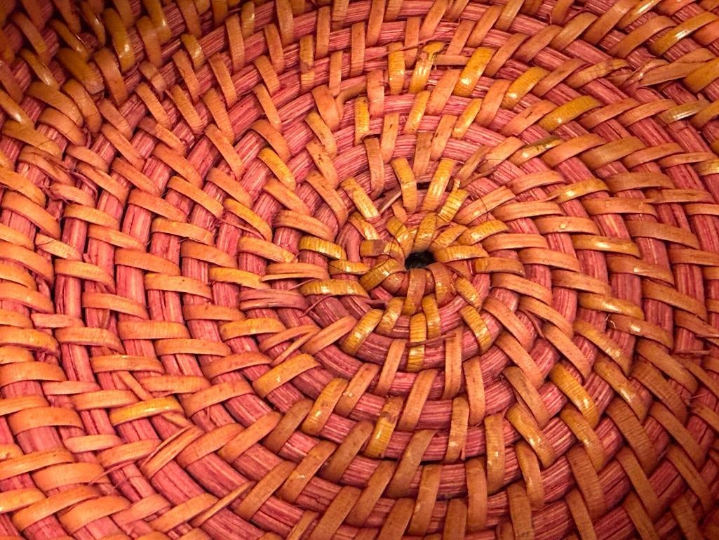 20TH CENTURY HAND WOVEN LIDDED BASKET WITH HAND PAINTED DESIGN - 6
