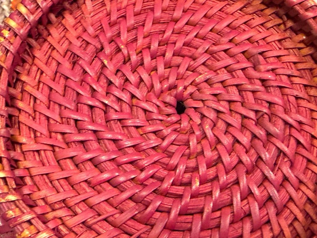20TH CENTURY HAND WOVEN LIDDED BASKET WITH HAND PAINTED DESIGN - 8