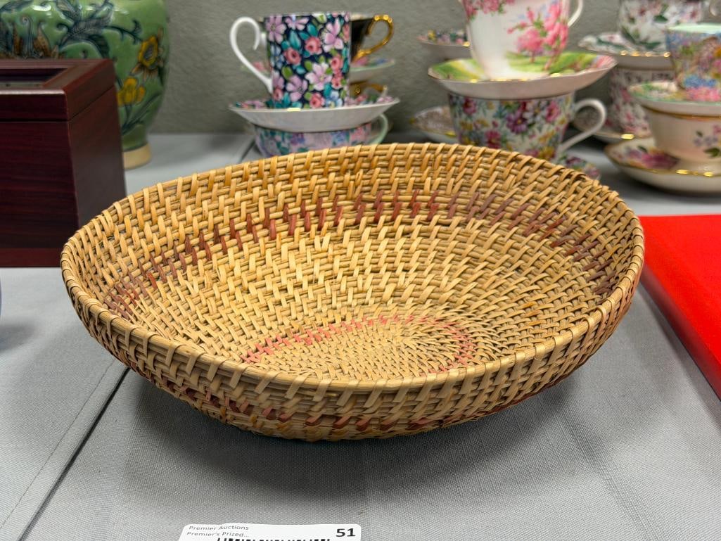 EARLY 20TH CENTURY NATIVE AMERICAN BASKET - 2