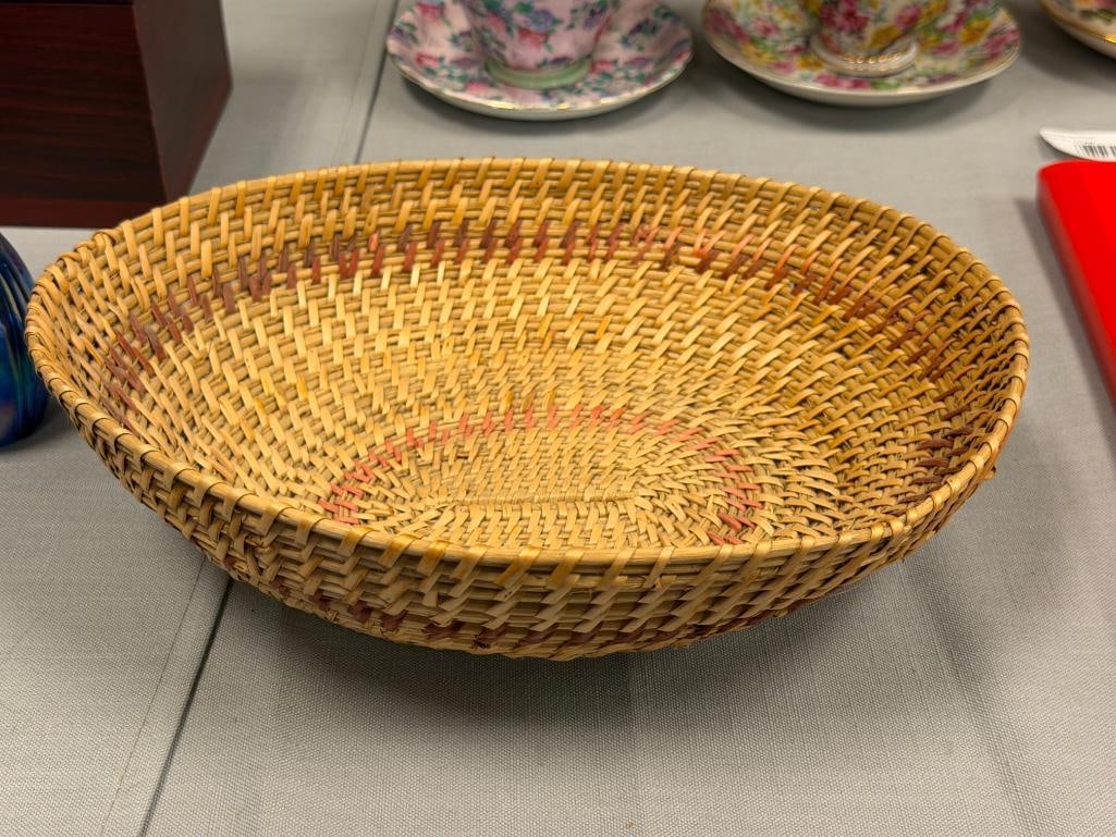 EARLY 20TH CENTURY NATIVE AMERICAN BASKET - 3