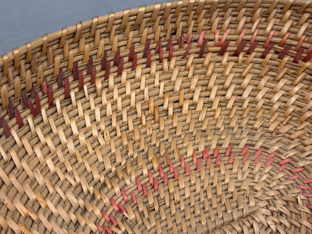 EARLY 20TH CENTURY NATIVE AMERICAN BASKET - 4