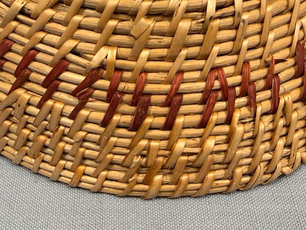 EARLY 20TH CENTURY NATIVE AMERICAN BASKET - 6