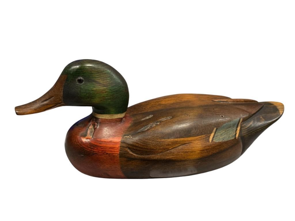 VINTAGE TOM TABER HAND CARVED WOODEN DUCK DECOY WITH GLASS EYES AND PAINTED FEATURES (1 of 8)