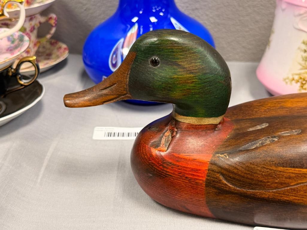 VINTAGE TOM TABER HAND CARVED WOODEN DUCK DECOY WITH GLASS EYES AND PAINTED FEATURES - 2