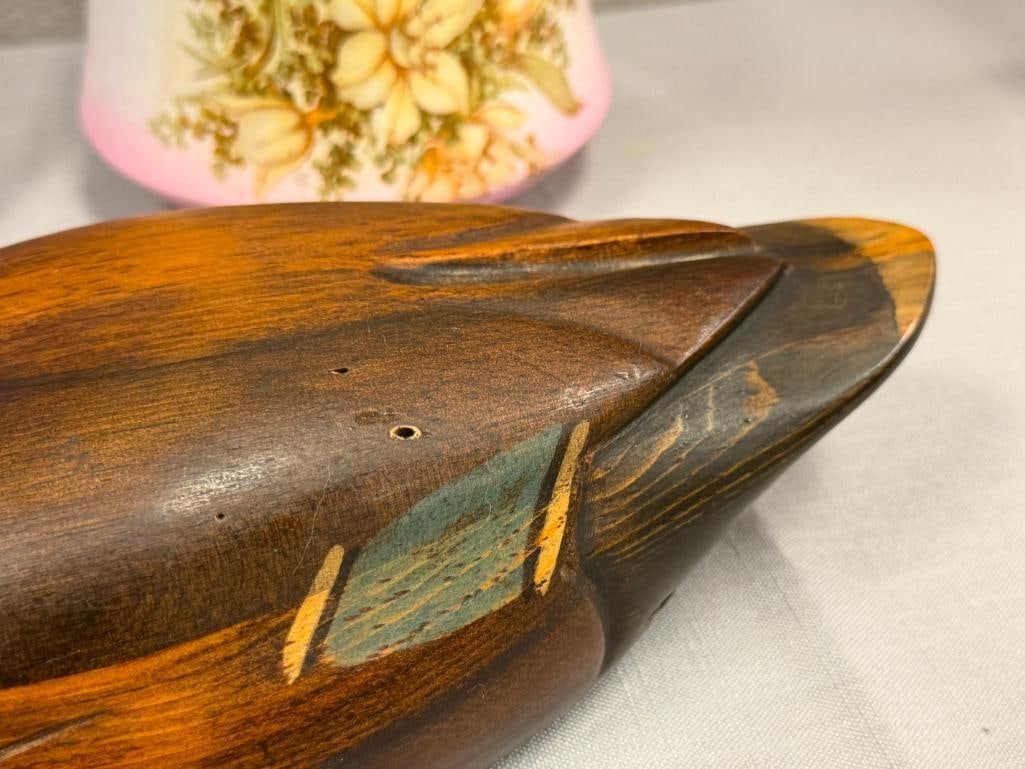 VINTAGE TOM TABER HAND CARVED WOODEN DUCK DECOY WITH GLASS EYES AND PAINTED FEATURES - 5