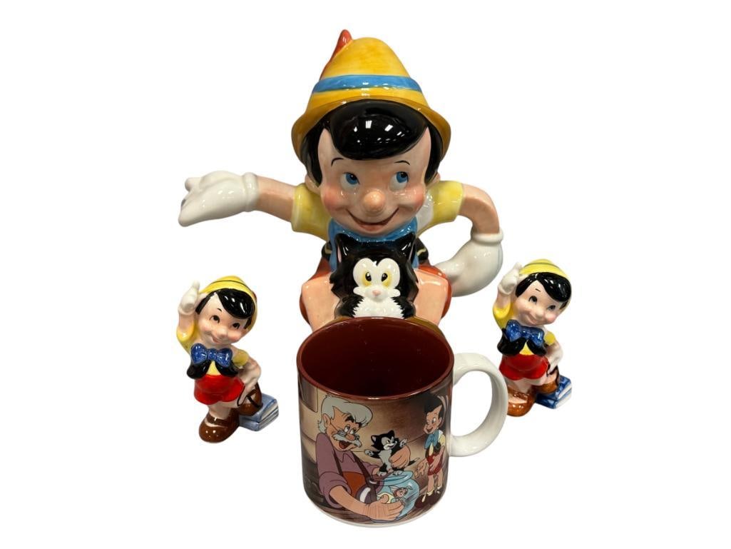 WALT DISNEY PINOCCHIO CERAMIC FIGURAL TEA POT, CHARACTER MUG AND VINTAGE PINOCCHIO FIGURINES: NO DAMAGE TO ANY OF THE PIECES 9" TEA POT, 4 1/2" FIGURES, 3 1/2" MUG