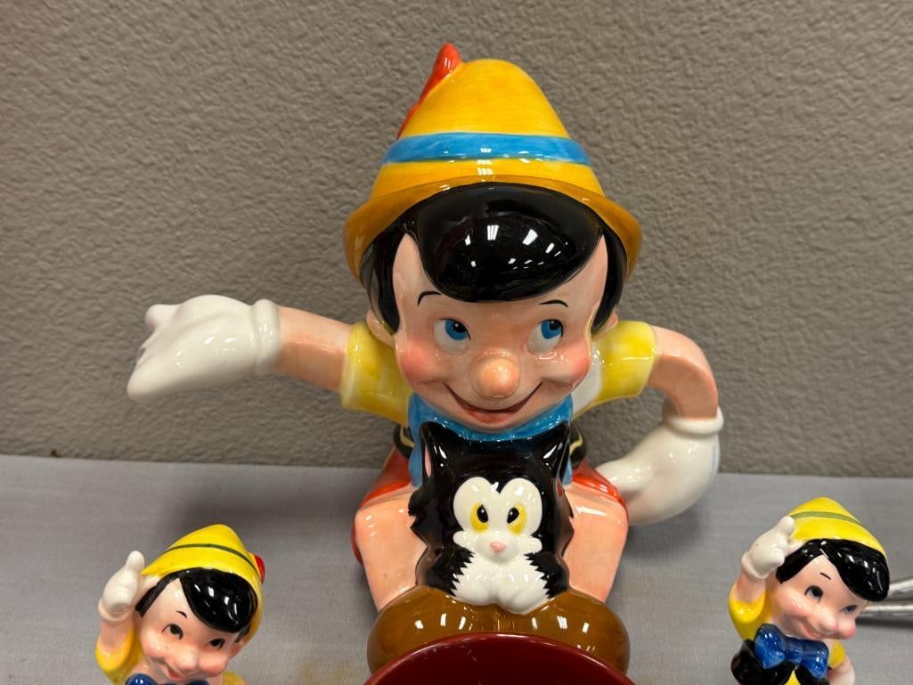 WALT DISNEY PINOCCHIO CERAMIC FIGURAL TEA POT, CHARACTER MUG AND VINTAGE PINOCCHIO FIGURINES - 2