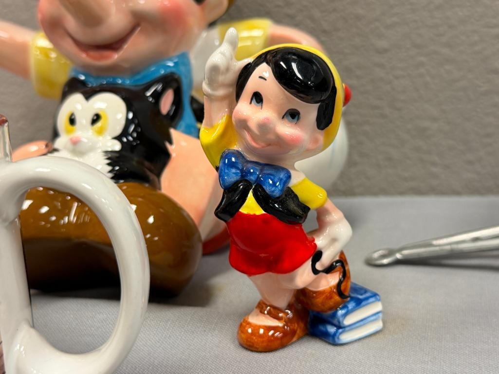 WALT DISNEY PINOCCHIO CERAMIC FIGURAL TEA POT, CHARACTER MUG AND VINTAGE PINOCCHIO FIGURINES - 7