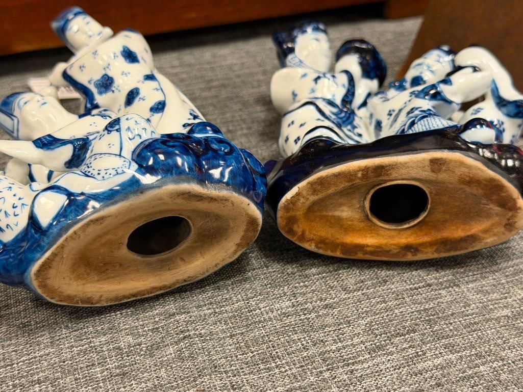 VINTAGE BLUE AND WHITE CHINESE PORCELAIN FIGURINES - 10