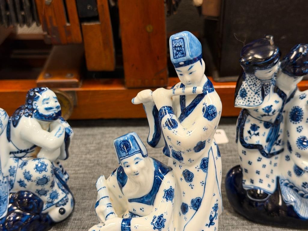 VINTAGE BLUE AND WHITE CHINESE PORCELAIN FIGURINES - 2