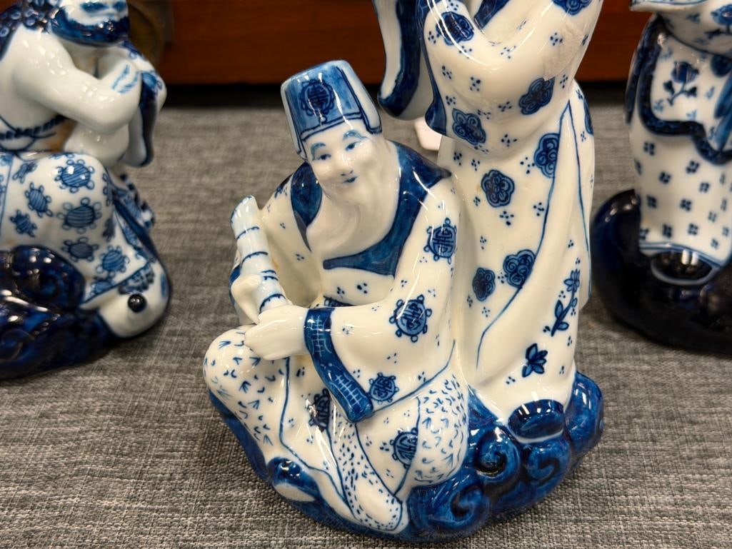 VINTAGE BLUE AND WHITE CHINESE PORCELAIN FIGURINES - 3
