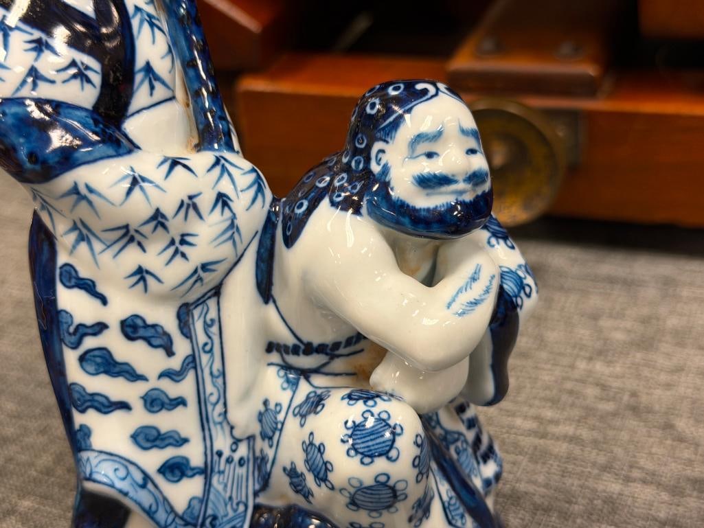 VINTAGE BLUE AND WHITE CHINESE PORCELAIN FIGURINES - 5