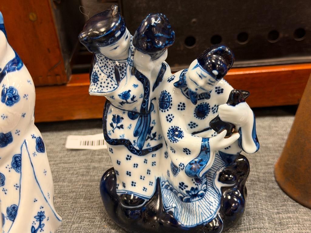 VINTAGE BLUE AND WHITE CHINESE PORCELAIN FIGURINES - 6