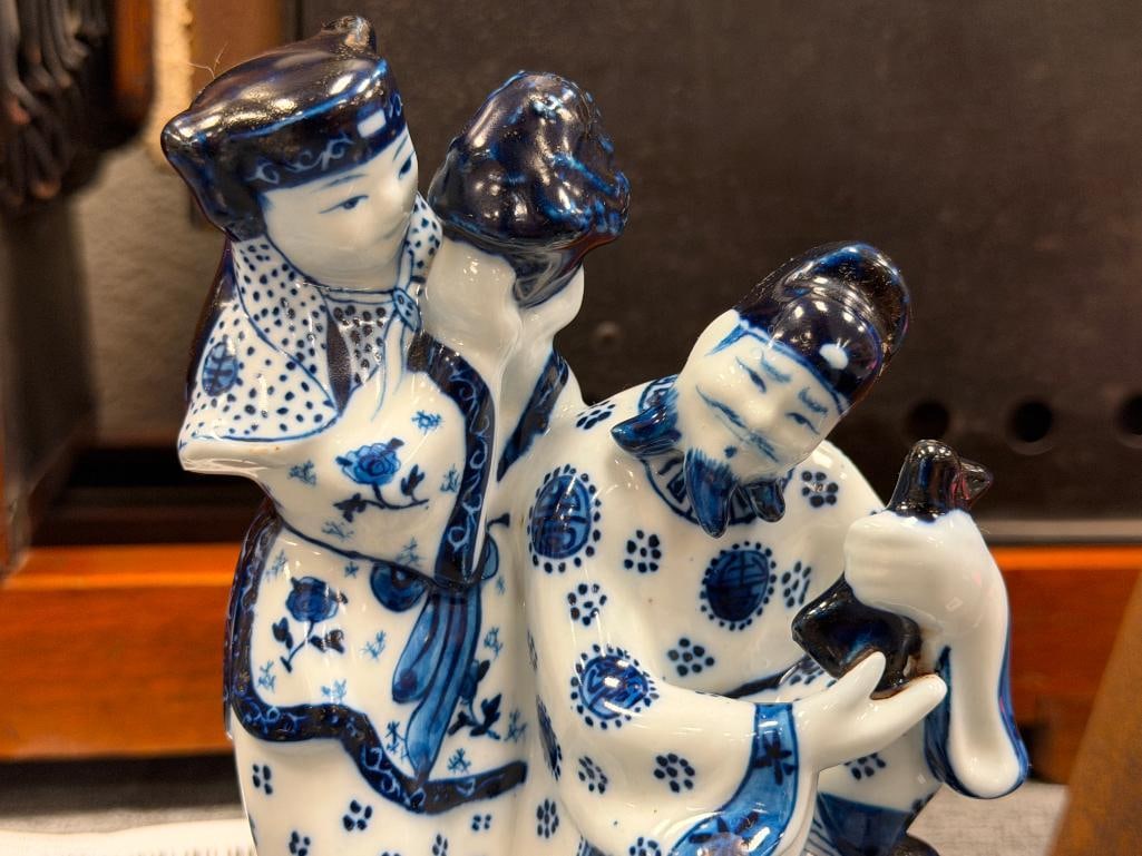 VINTAGE BLUE AND WHITE CHINESE PORCELAIN FIGURINES - 7