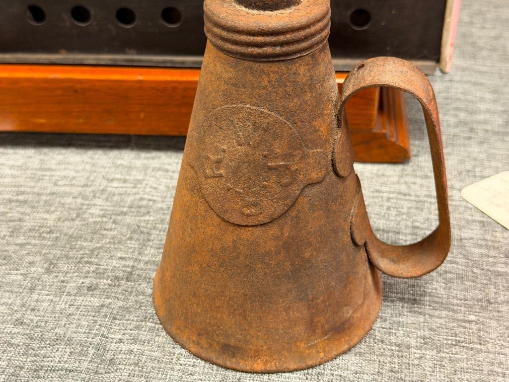 EARLY 20TH CENTURY WESTERN PACIFIC RAIL ROAD CONICAL OIL CAN MADE BY EAGLE MANUFACTURING CO. - 2
