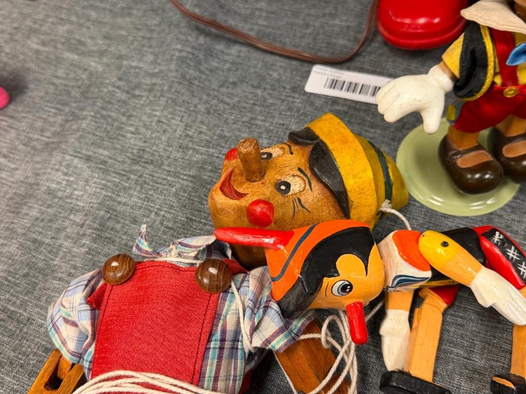 FIVE VINTAGE DISNEY PINOCCHIO WOODEN DOLLS, FIGURINES, AND MARIONETTE PUPPETS - 4