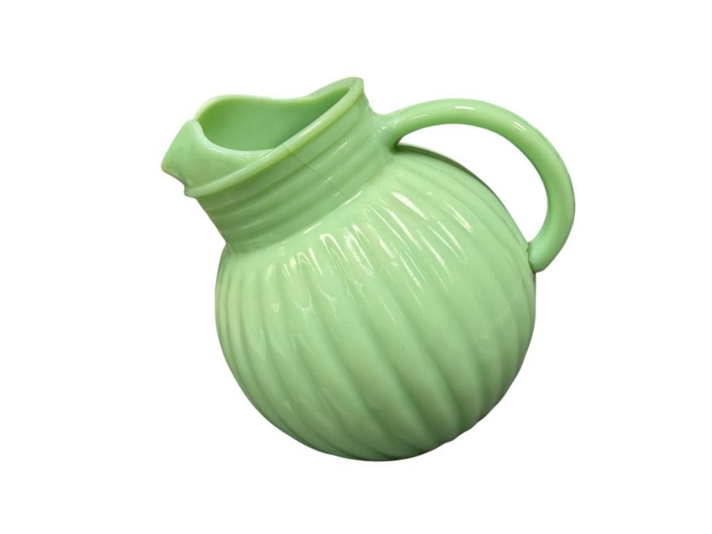 VINTAGE GIBSON JADEITE BALL SHAPPED RIBBED TILT PITCHER: NO CHIPS OR CRACKS 8 1/4" H